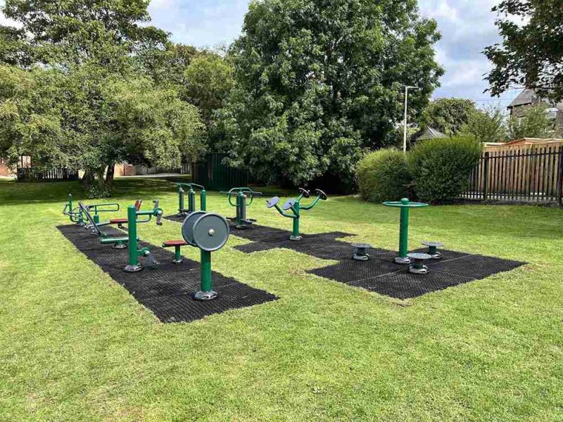 outdoor gym equipment for schools